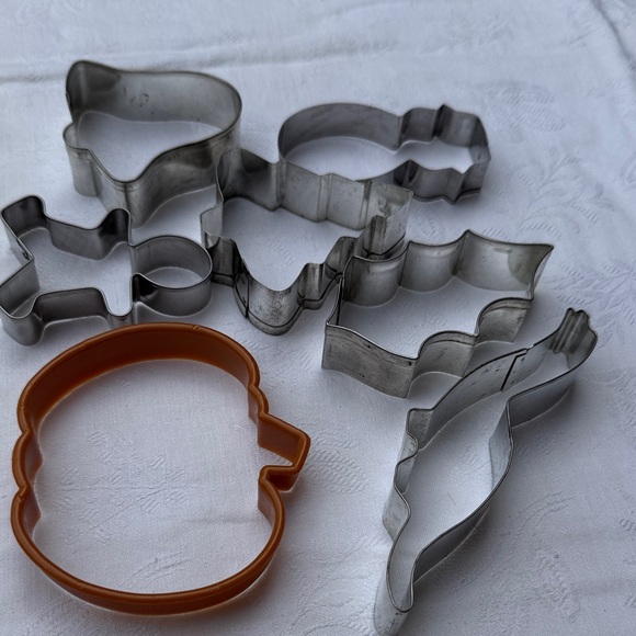 Festive Cookie Cutters Metal (& one plastic) - Picture 3 of 16